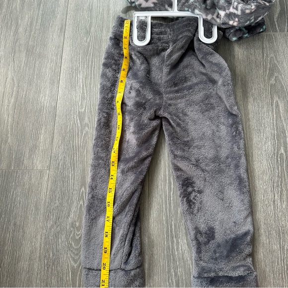 New 3T faux fur top and pant fall/winter set - Picture 6 of 11